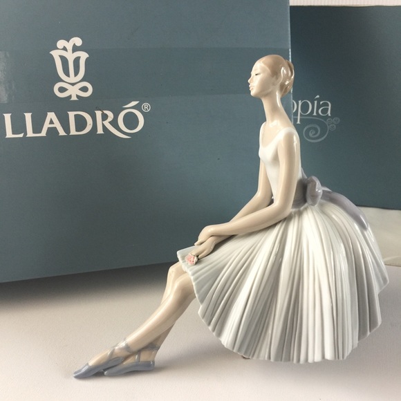 LLADRO Porcelain figurine ‘Refinement’ Utopia Collection - Picture 5 of 8